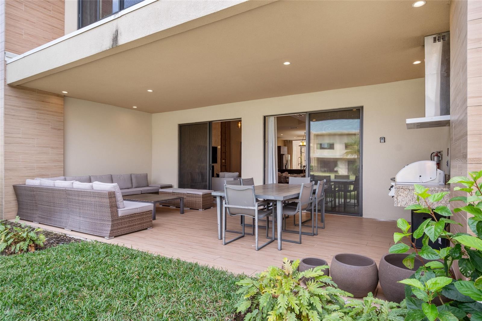 MAGIC VILLAGE RESORT - Residential Lease