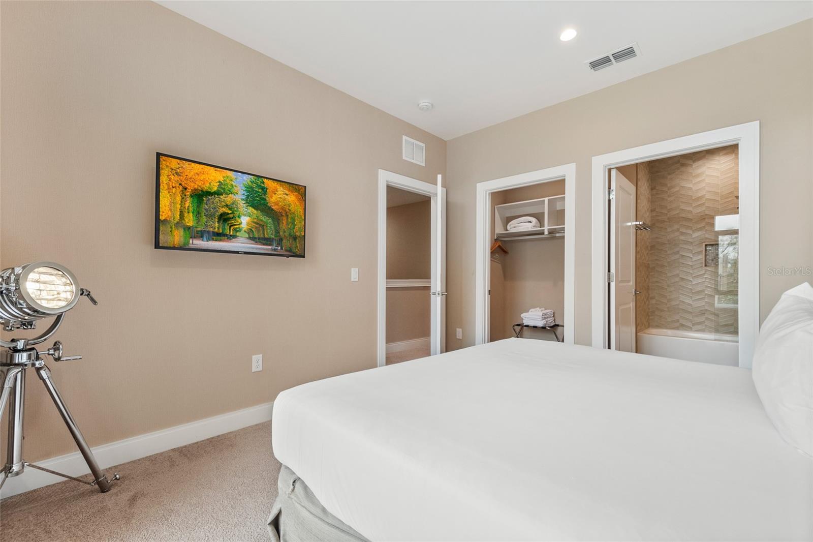 MAGIC VILLAGE RESORT - Residential Lease