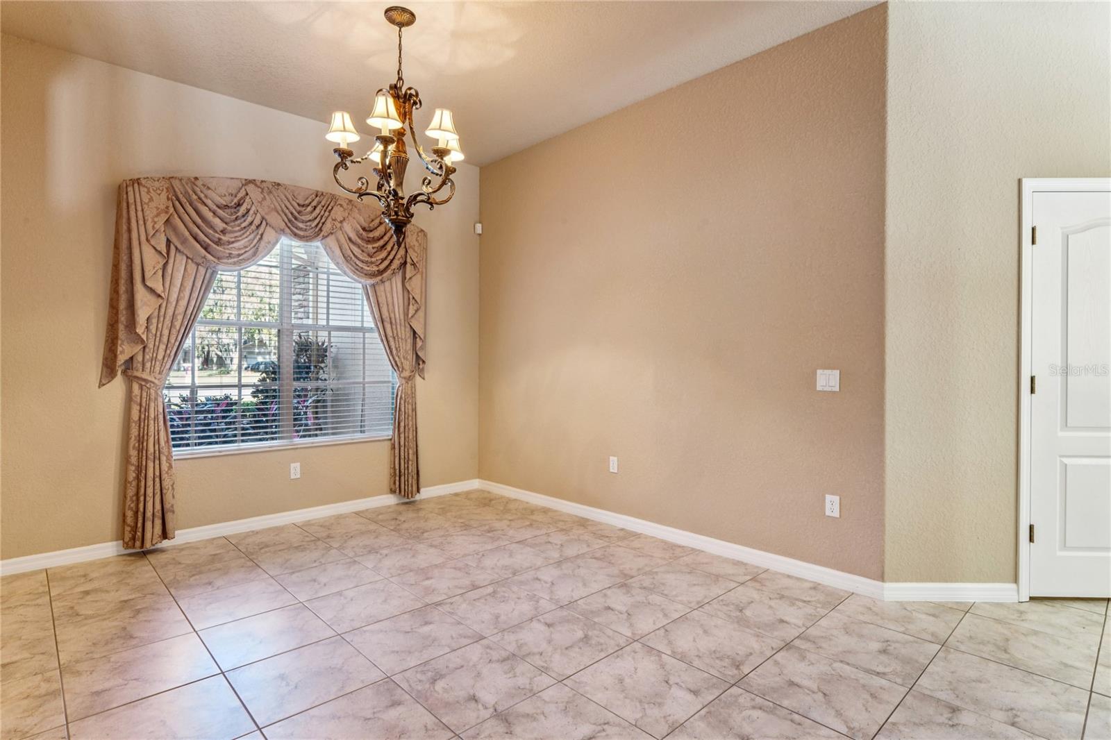 CYPRESS KNOLLS - Residential