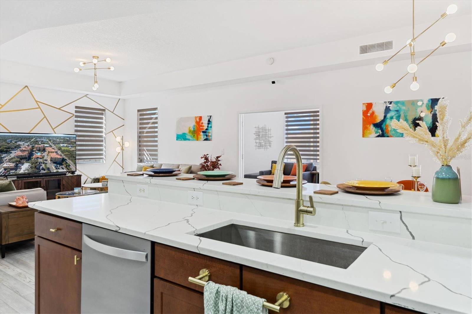 WELLS COURT CONDO ASSOC INC - Residential Lease