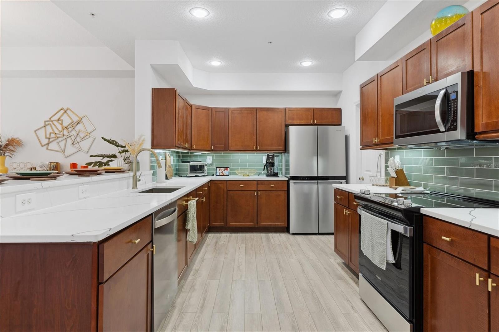 WELLS COURT CONDO ASSOC INC - Residential Lease