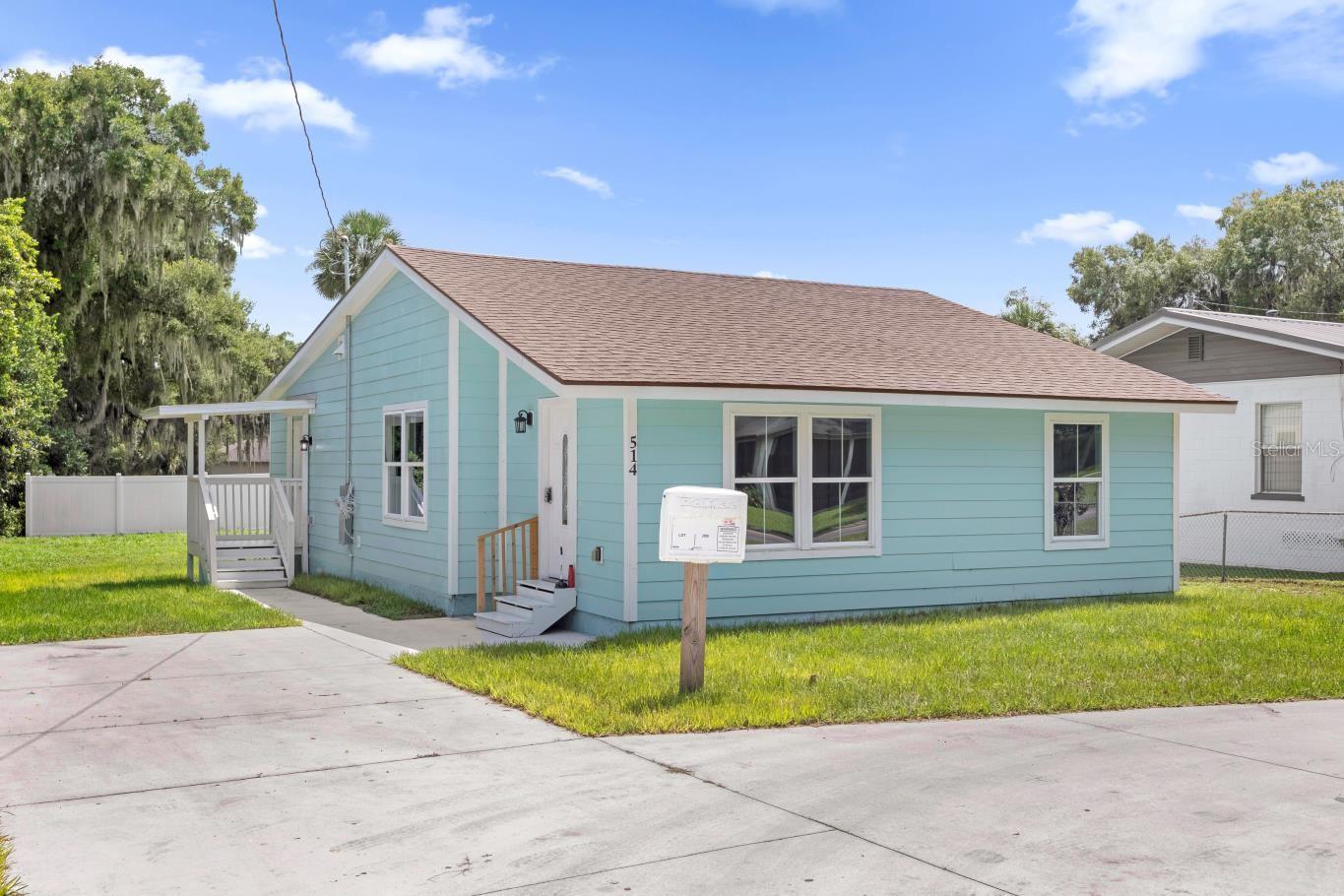 Photo 1 of 30 of 514 E VOORHIS AVENUE house