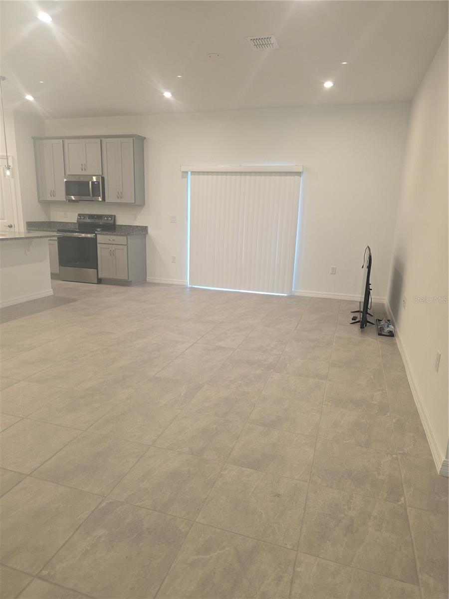SUNSET LAKES - Residential