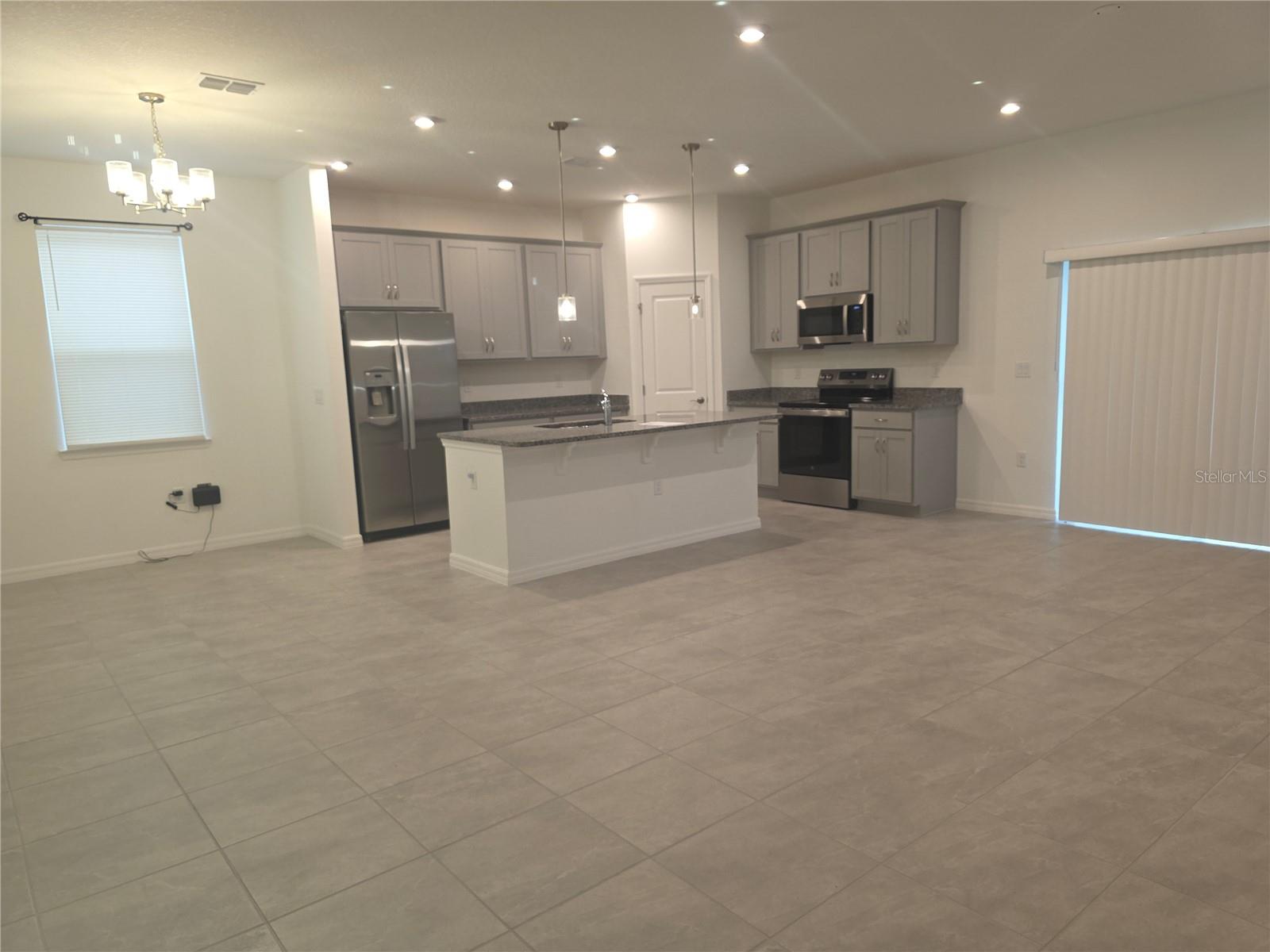 SUNSET LAKES - Residential