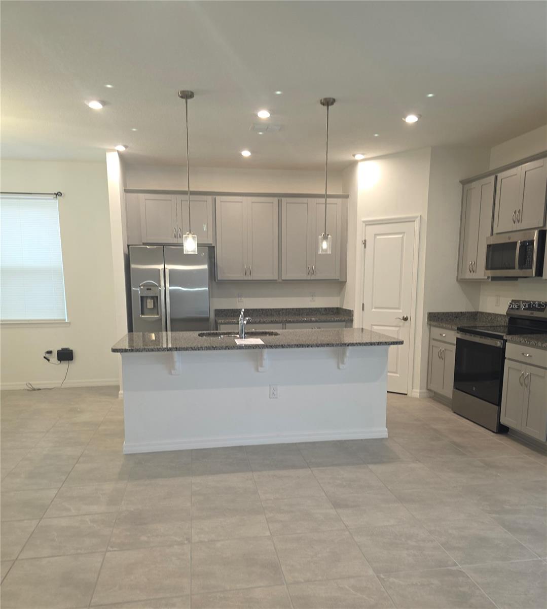 SUNSET LAKES - Residential