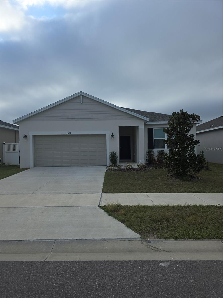 SUNSET LAKES - Residential