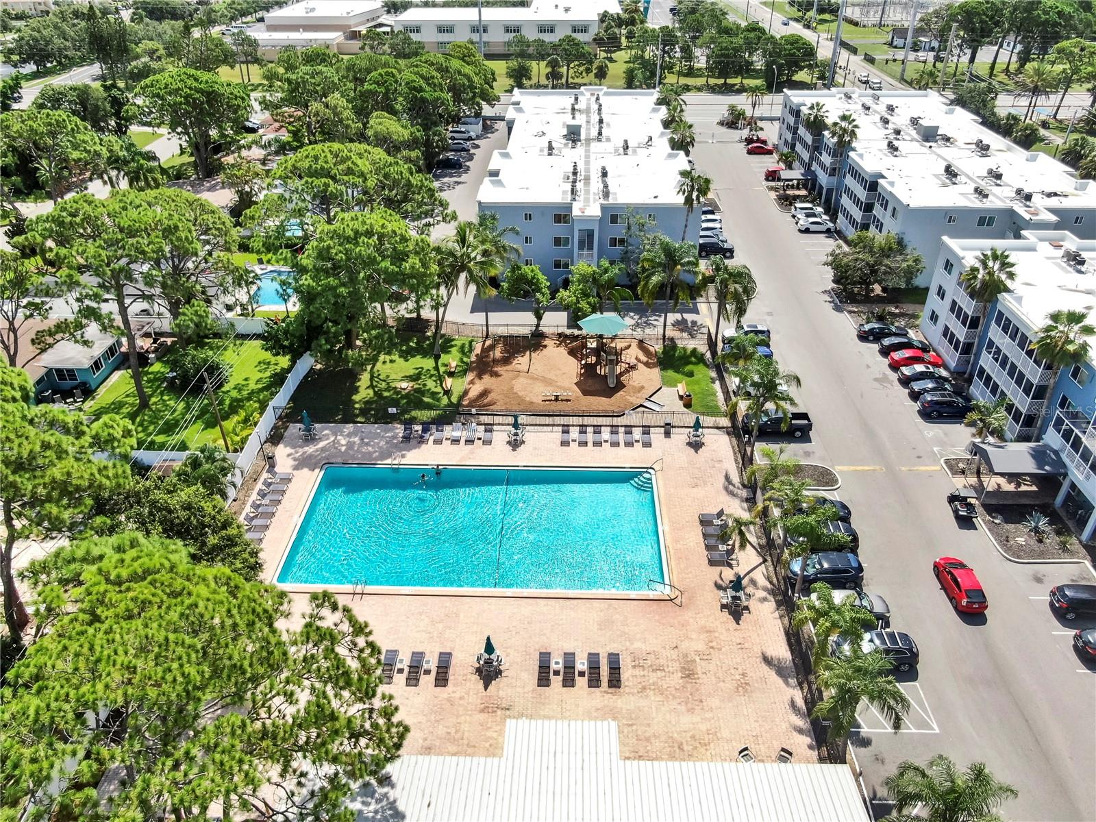 SARASOTA PALMS - Residential