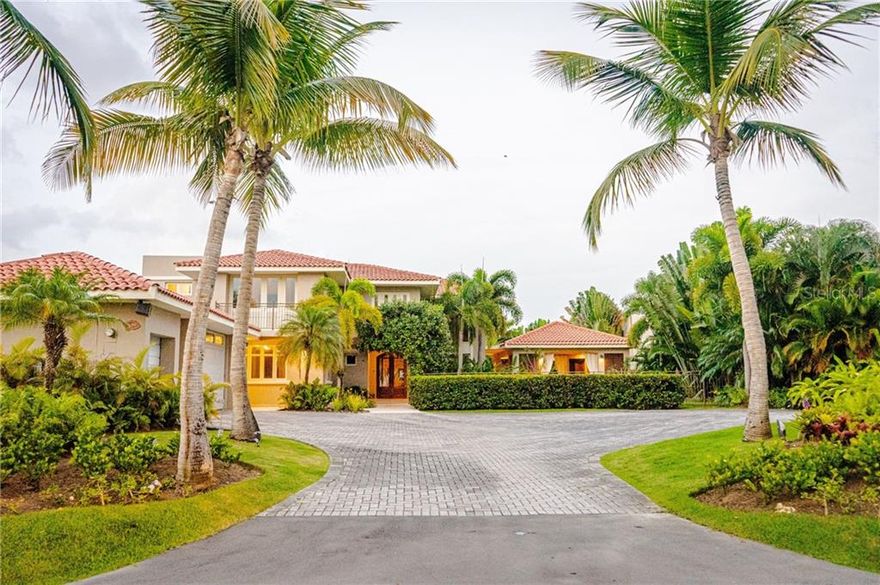 Property located at Dorado Beach East with amazing view to golf course. Dorado Beach East is an exclusive enclave within Dorado Beach Hotel, a Ritz Carlton Reserve property. Great lot of approximately 1,505 mts. It features spacious garages, great high ceilings, 5 bedrooms and 6.5 bathrooms. It has approximately 6,000 sq. ft. Spacious kitchen and fully equipped. This is a one of a kind executive resort house with full access to the ultimate Caribbean beach resort with more than 2000 acres of landscaped golf courses, beaches and tropical gardens.