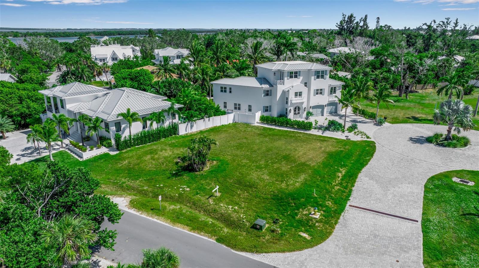 610 HIBISCUS WAY