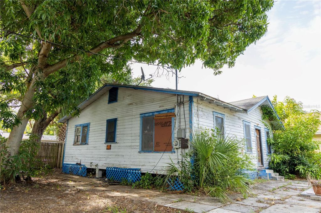 Photo of 1139 Harveys Ln, Clearwater, FL 33756 (MLS # TB8502382)