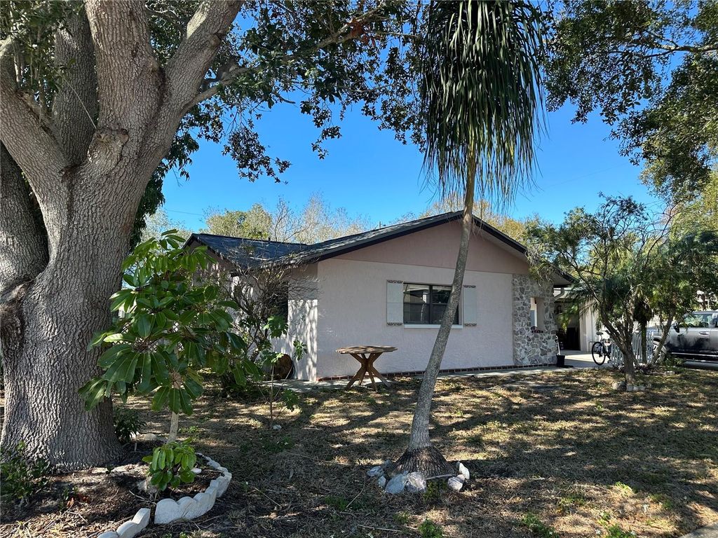 Photo of 719 Charlotte Avenue, Tarpon Springs, FL 34689 (MLS # TB8488730)