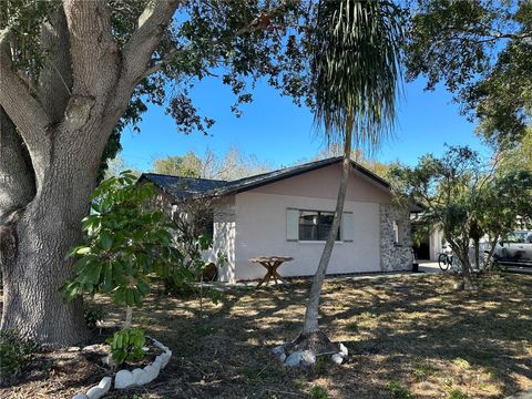 Photo of 719 Charlotte Avenue, Tarpon Springs, FL 34689 (MLS # TB8488730)