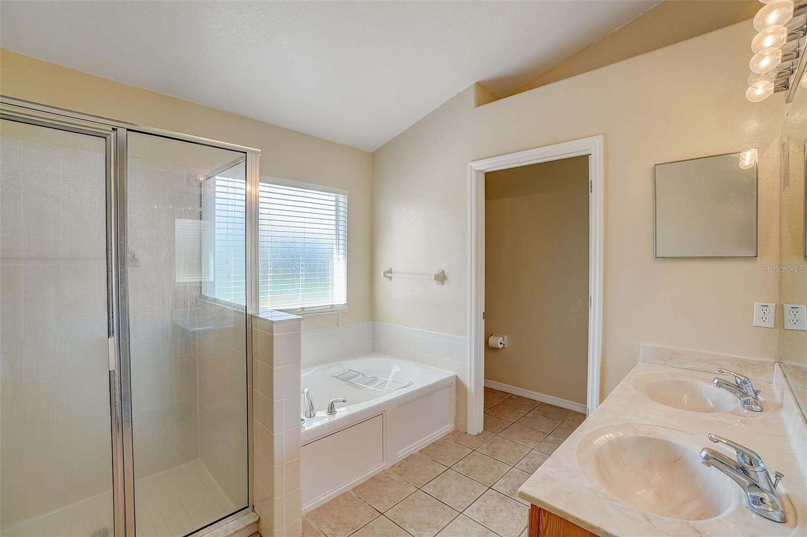 VISTA DEL LAGO PH 01 - Residential