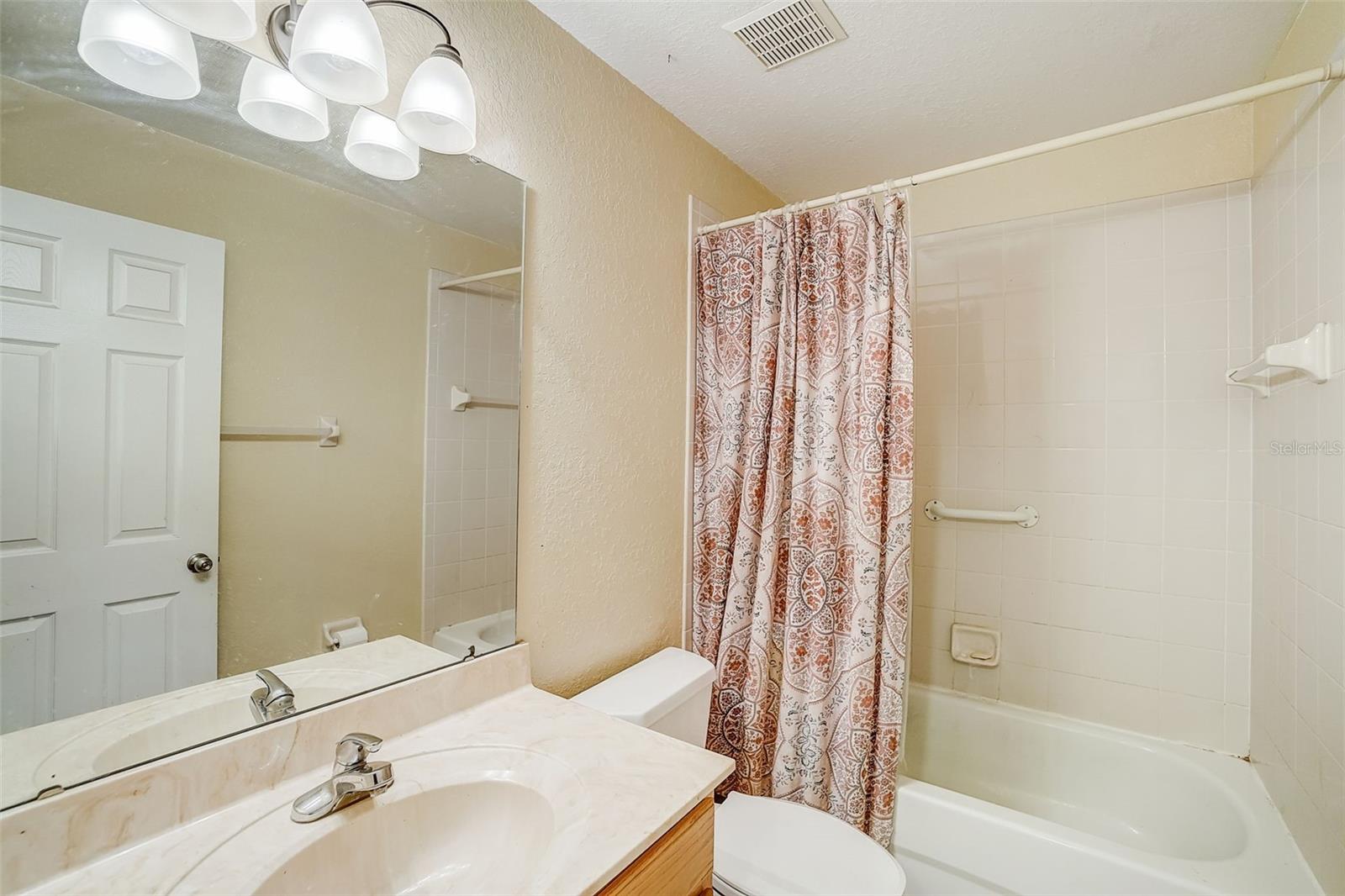 VISTA DEL LAGO PH 01 - Residential