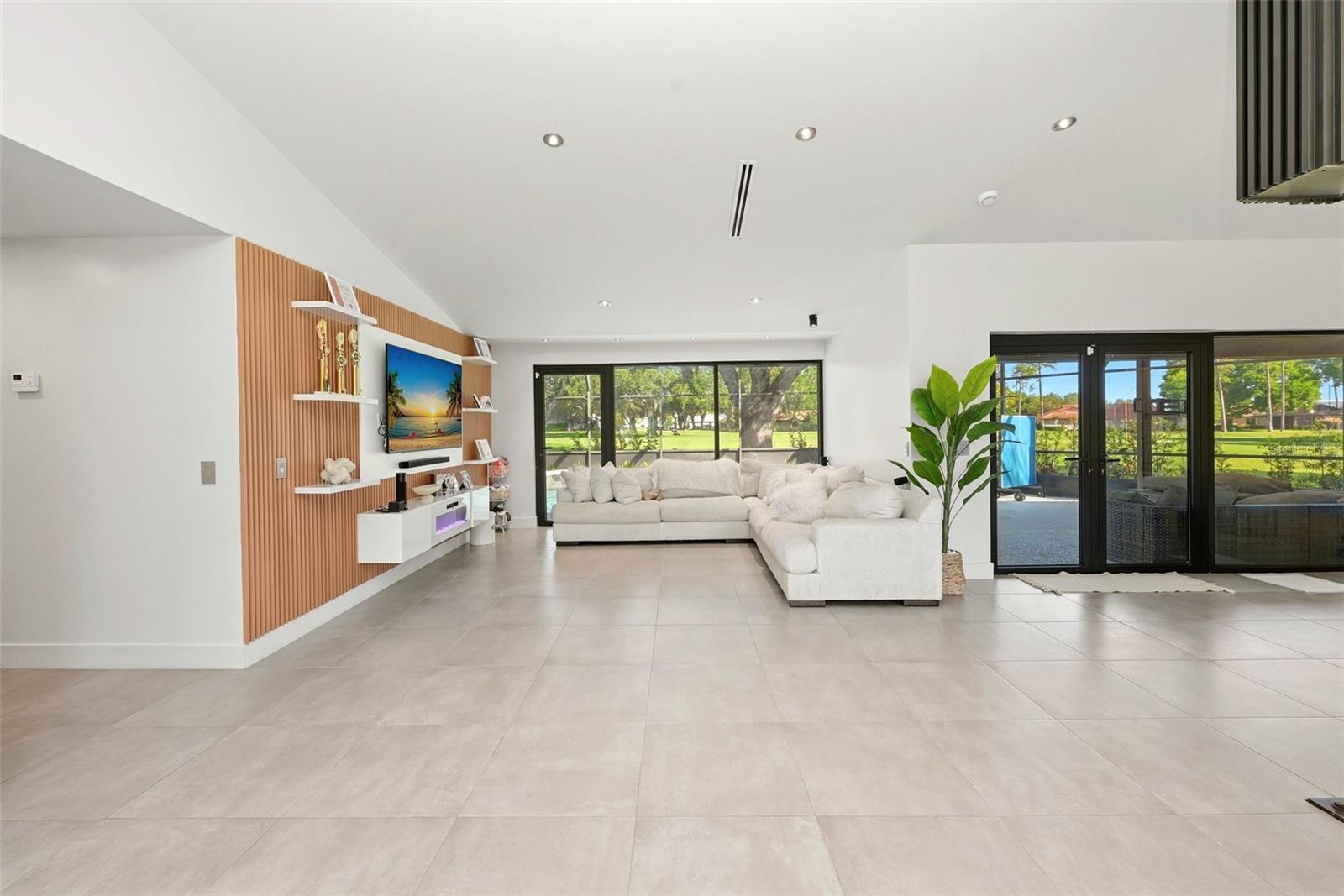 ORANGE TREE COUNTRY CLUB - Residential