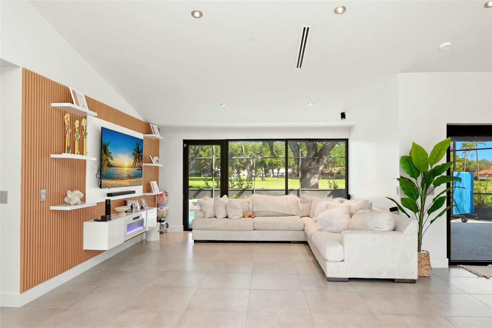 ORANGE TREE COUNTRY CLUB - Residential