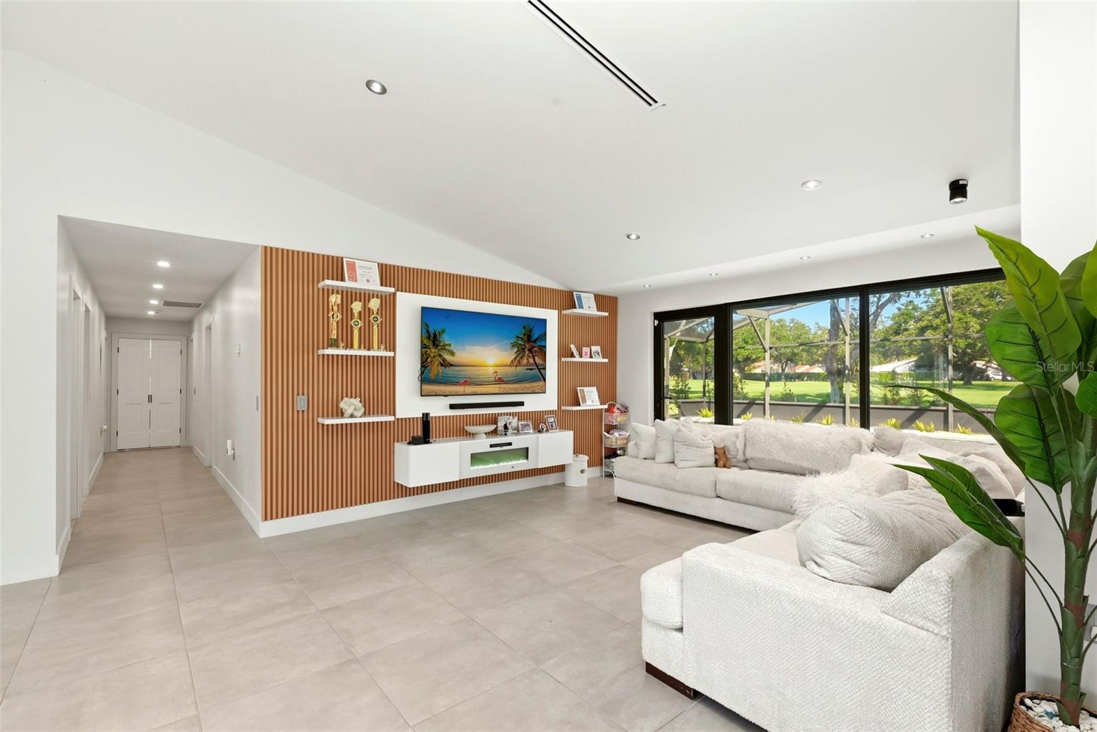 ORANGE TREE COUNTRY CLUB - Residential