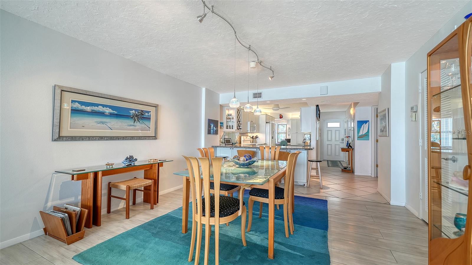 WHISPERING SANDS - Residential