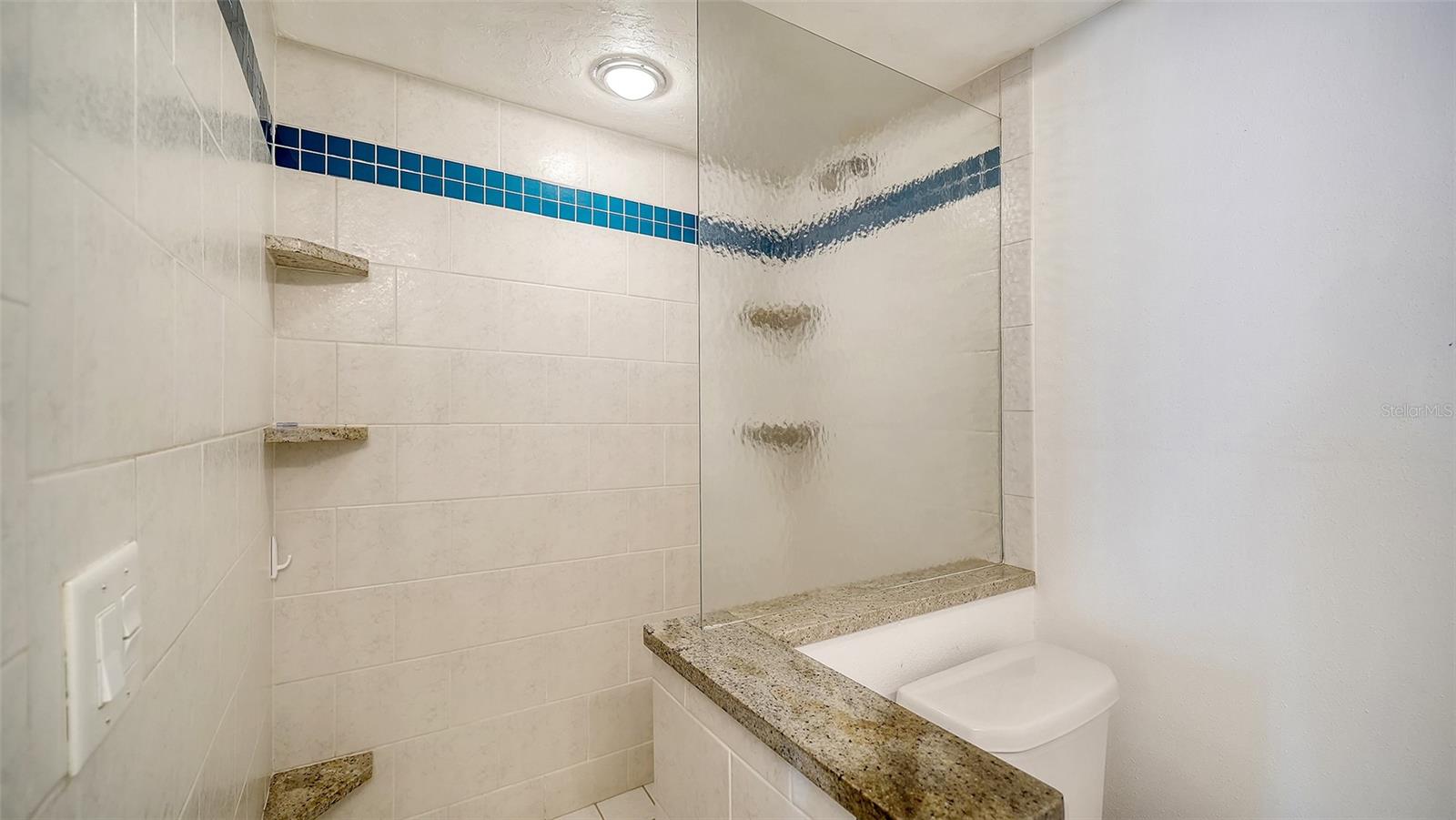 WHISPERING SANDS - Residential