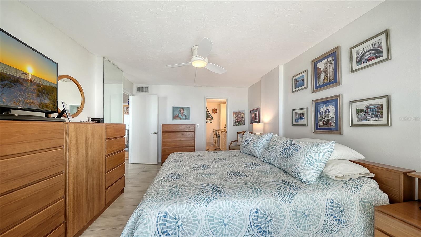 WHISPERING SANDS - Residential