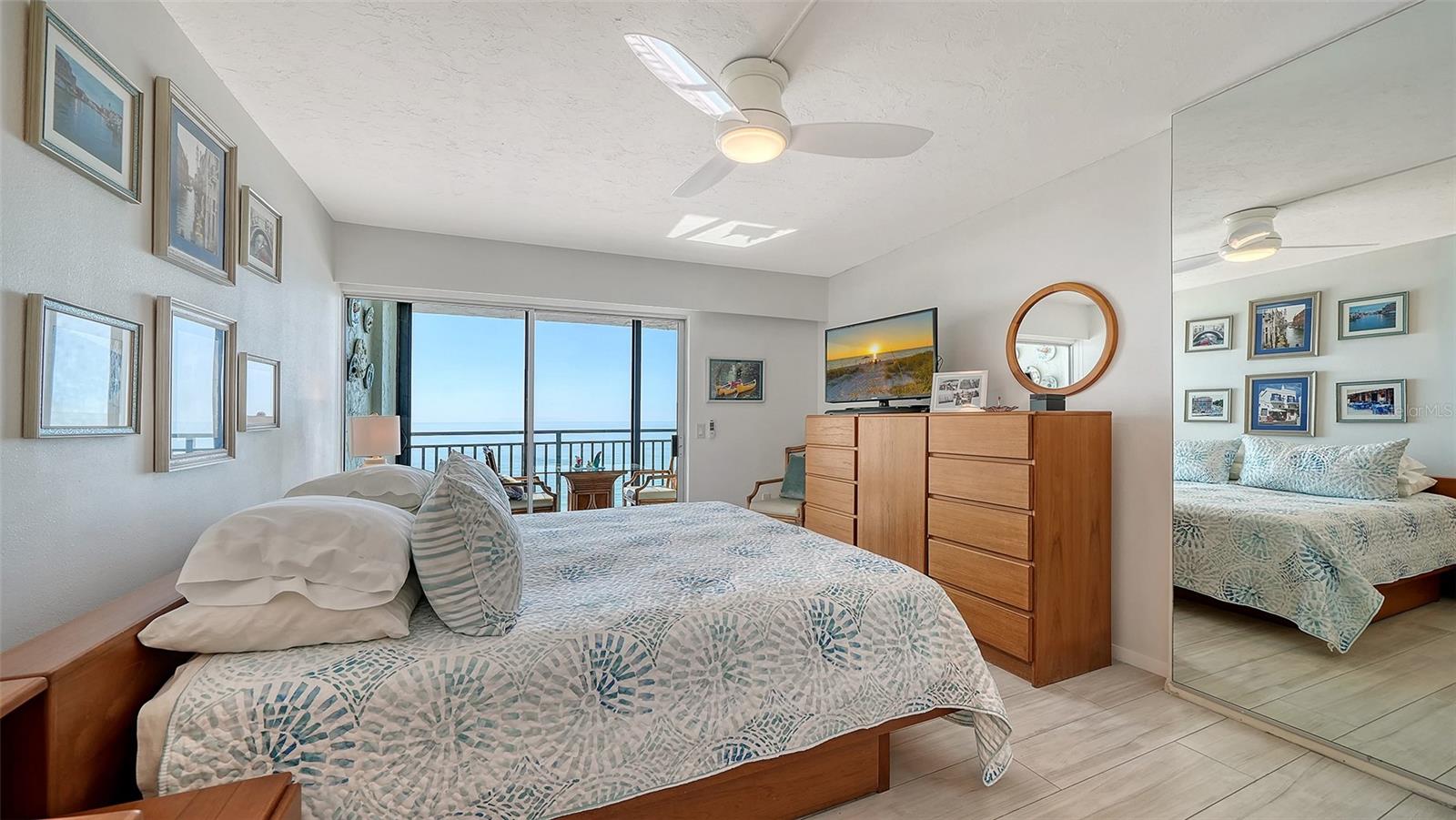 WHISPERING SANDS - Residential