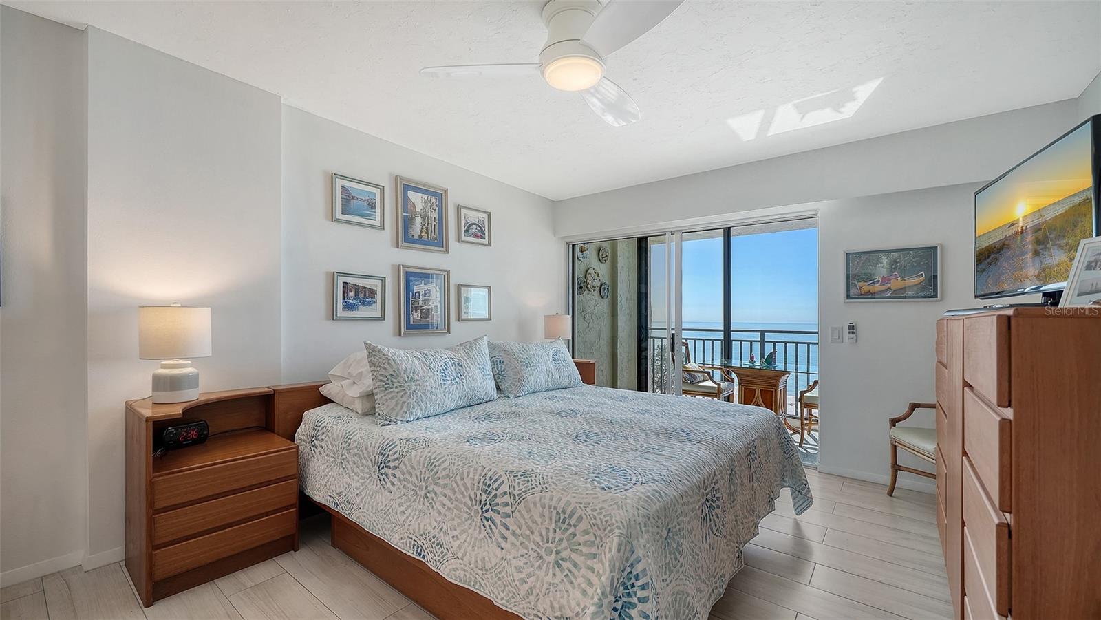 WHISPERING SANDS - Residential