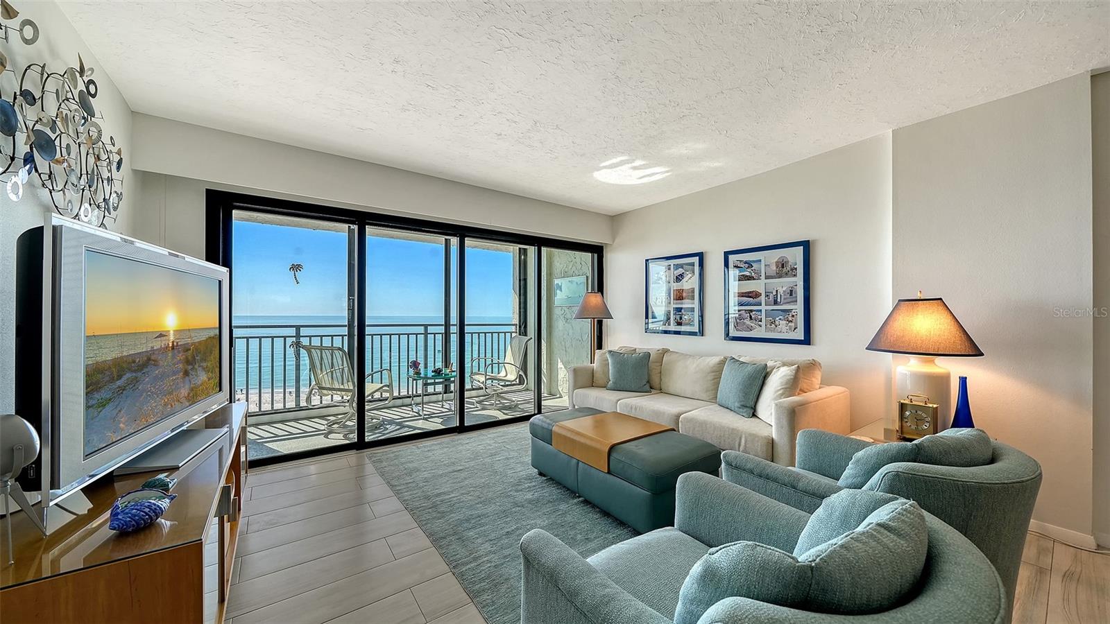 WHISPERING SANDS - Residential