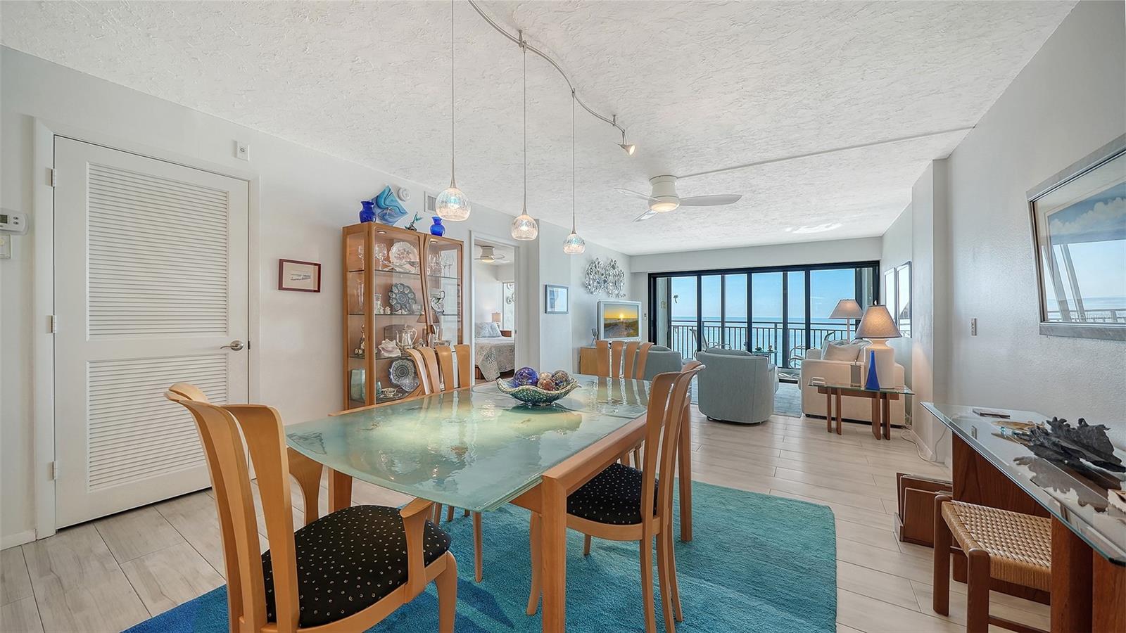 WHISPERING SANDS - Residential