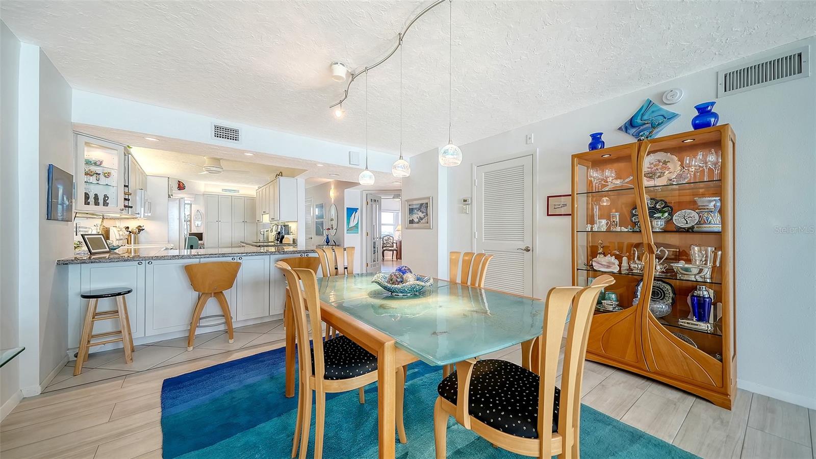 WHISPERING SANDS - Residential