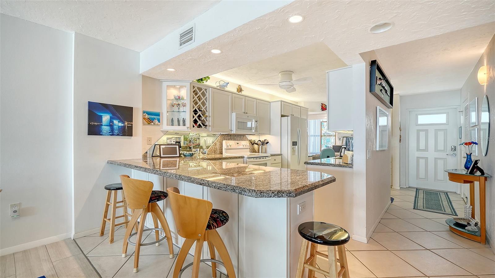 WHISPERING SANDS - Residential