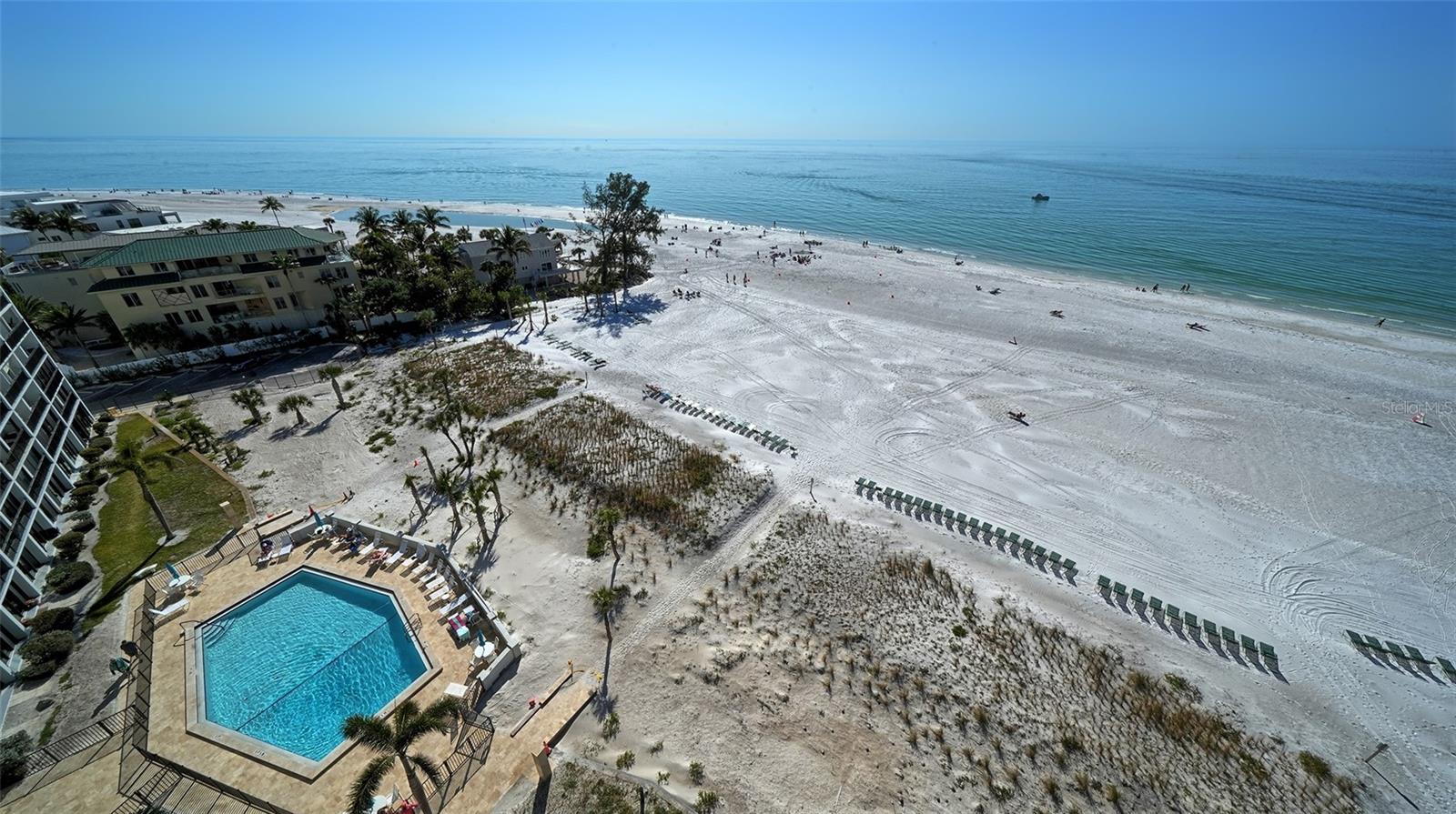 WHISPERING SANDS - Residential