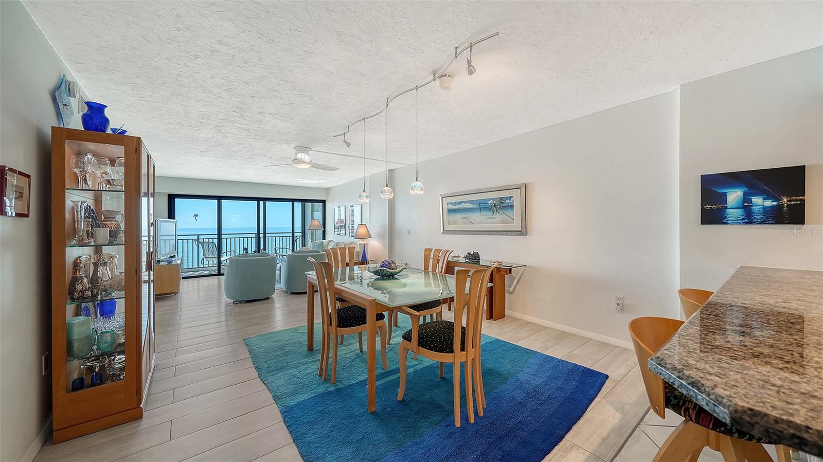 WHISPERING SANDS - Residential