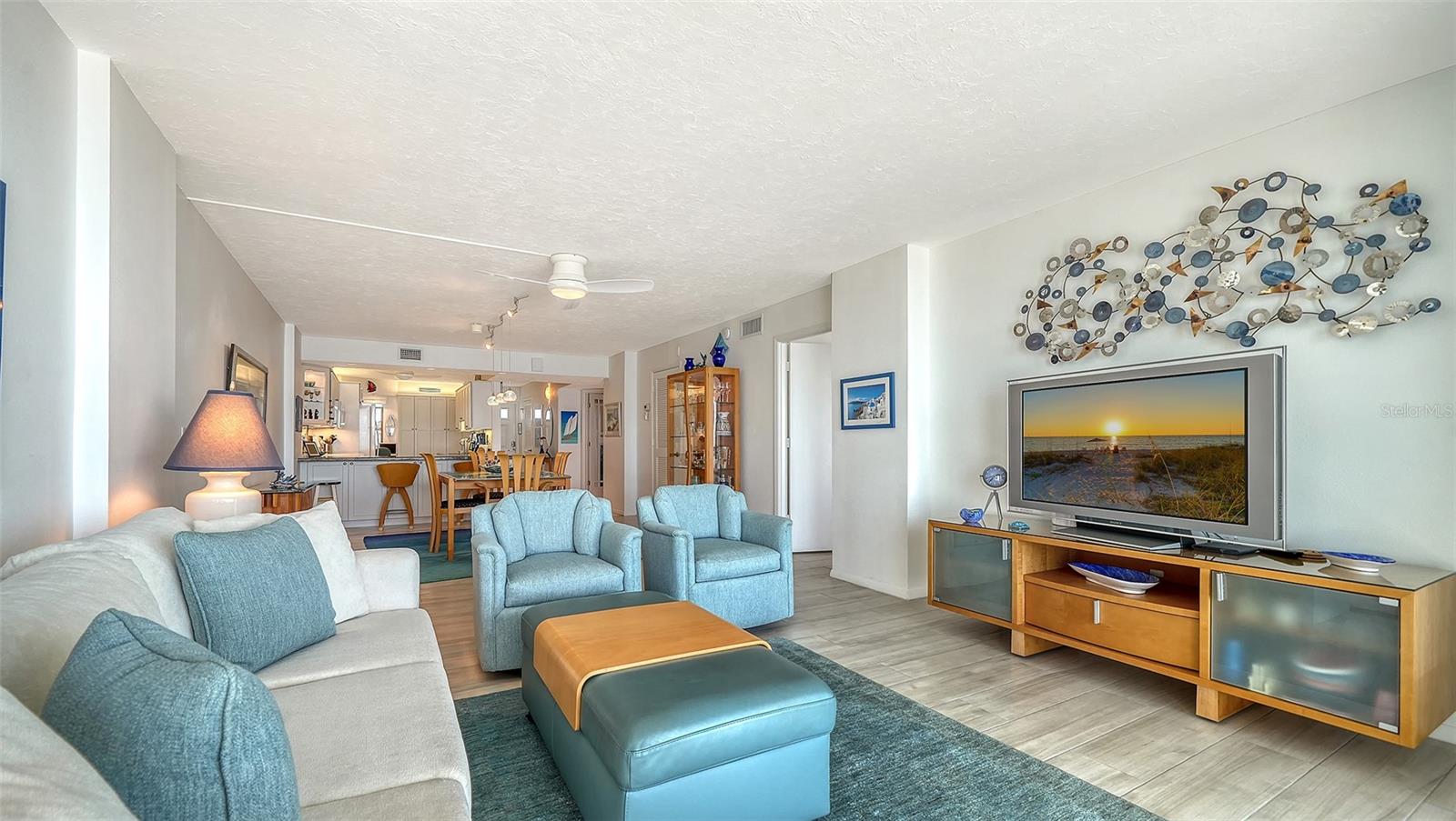 WHISPERING SANDS - Residential