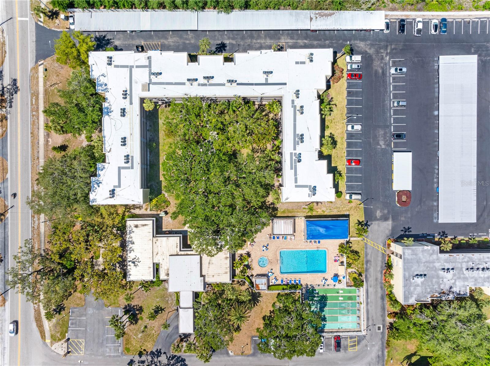 WATERS EDGE 1 CONDO - Residential