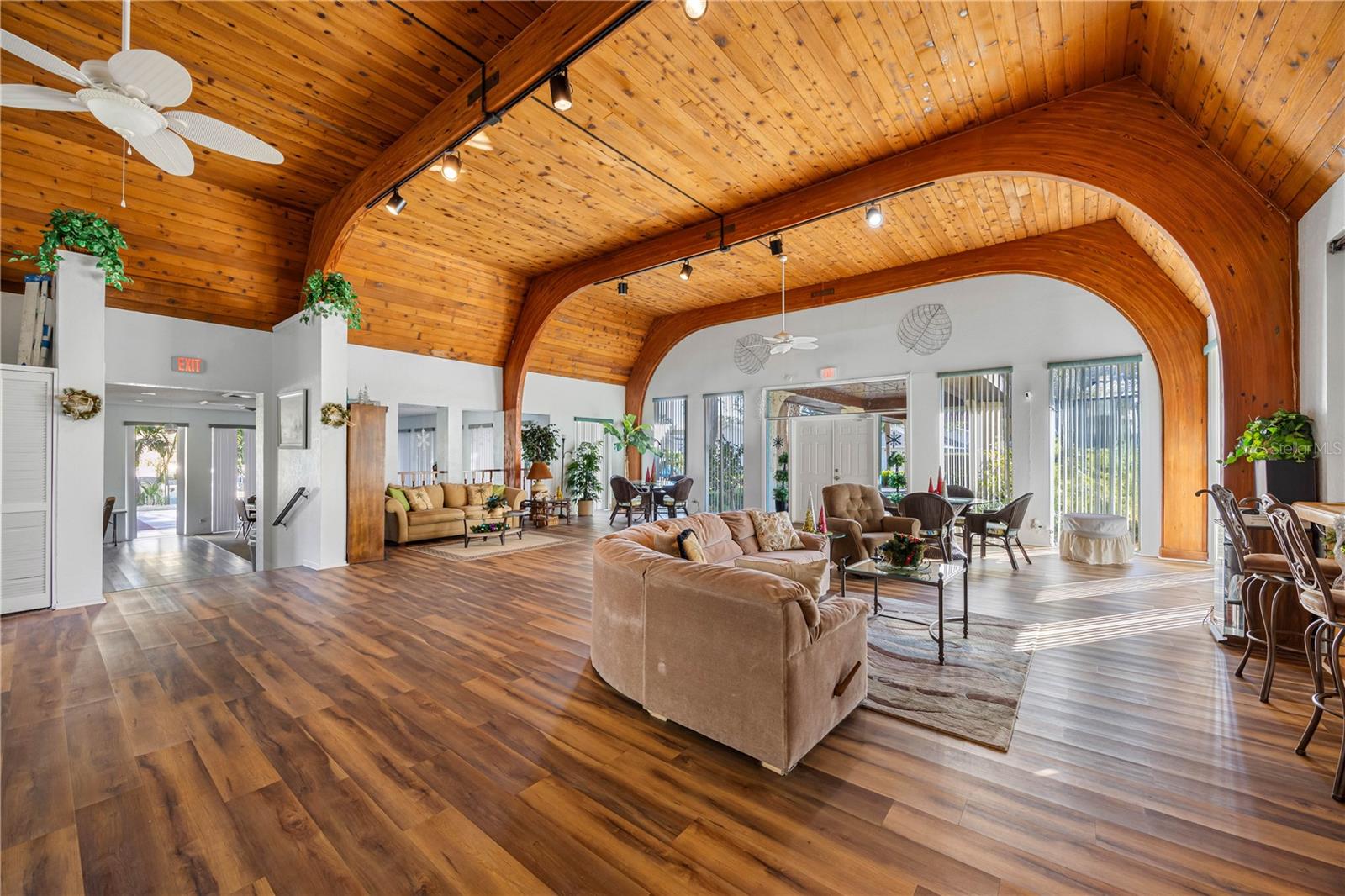 WATERS EDGE 1 CONDO - Residential