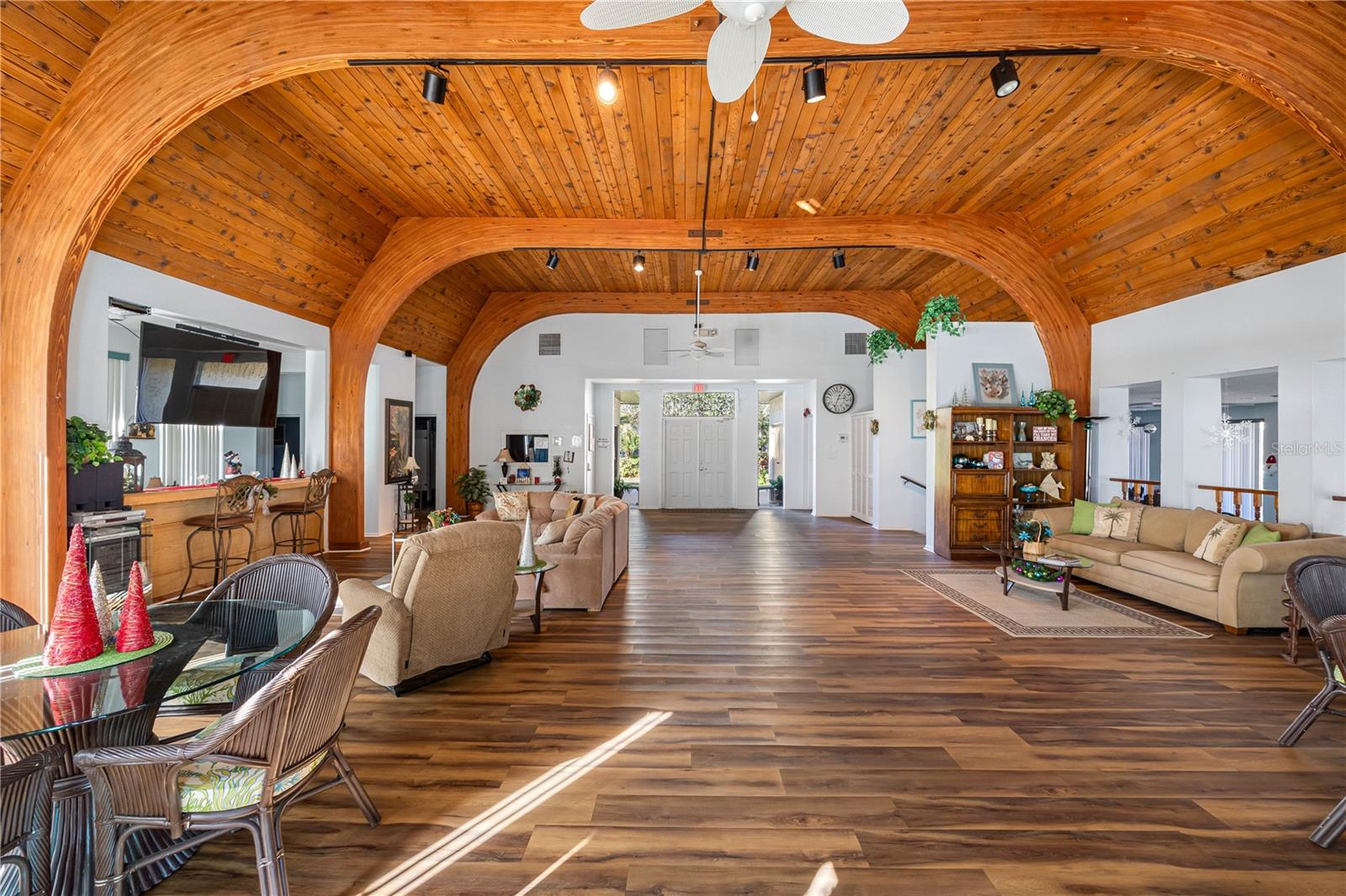 WATERS EDGE 1 CONDO - Residential