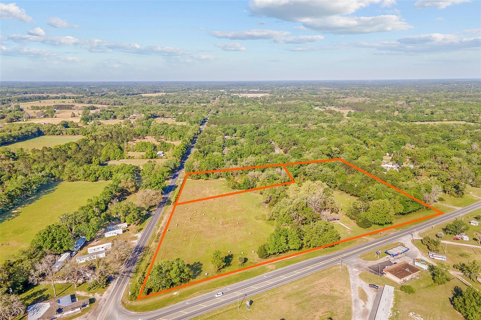 This is two parcels a total of 14.6 acres. Can be rezoned into commercial. The best location on the corner of 441 for a gas station, Convenience Store, or any retail space. Live and work in the same location would leave more time for family as well. Seller is willing to sell together or separate. Original farmhouse built in 1947 on 11.9 beautiful acres. It's currently Ag exempt for half the property for hay and other half is wooded with mature Oaks. Home features 3-bedroom, 1.5 bathroom with a carport.
Other parcel has a 1989 mobile home with metal barn on 2.7 acres that was previously rented out.
Perfect property to renovate original farmhouse, build your dream home, rental property, etc.
Located in Columbia County with lower taxes!
Great location within minutes to I-75 and Lake City.
30 minutes to High Springs and Alachua. See additional listings for this parcel.