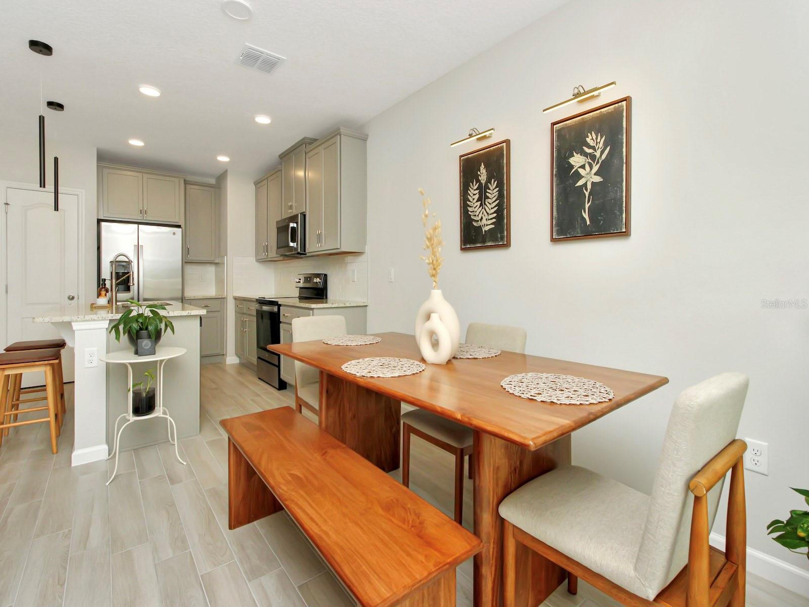 TOWNS AT NARCOOSSEE COMMONS - Residential