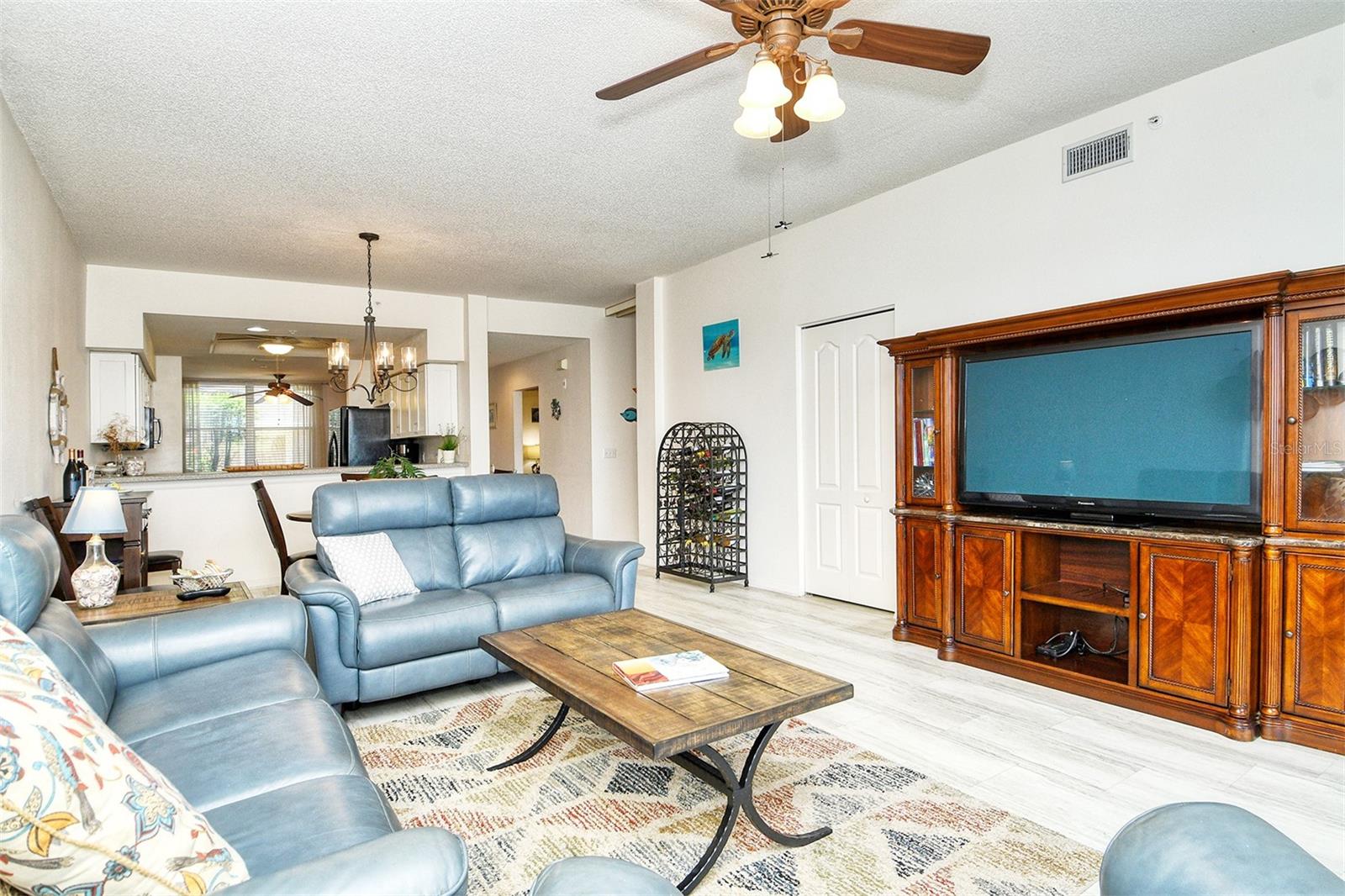 HERITAGE OAKS GOLF & COUNTRY CLUB - Residential