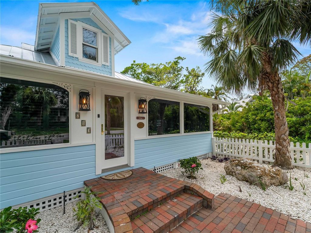 Photo of 713 Eagle Point Drive, Venice, FL 34285 (MLS # N6139855)