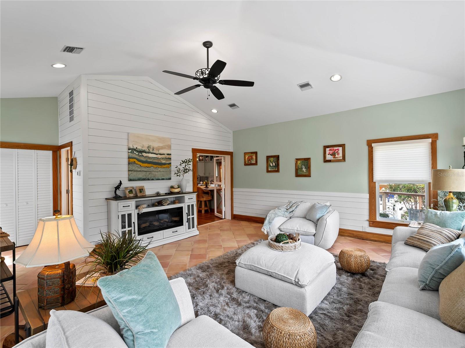 EAGLE POINT CLUB THE - Residential