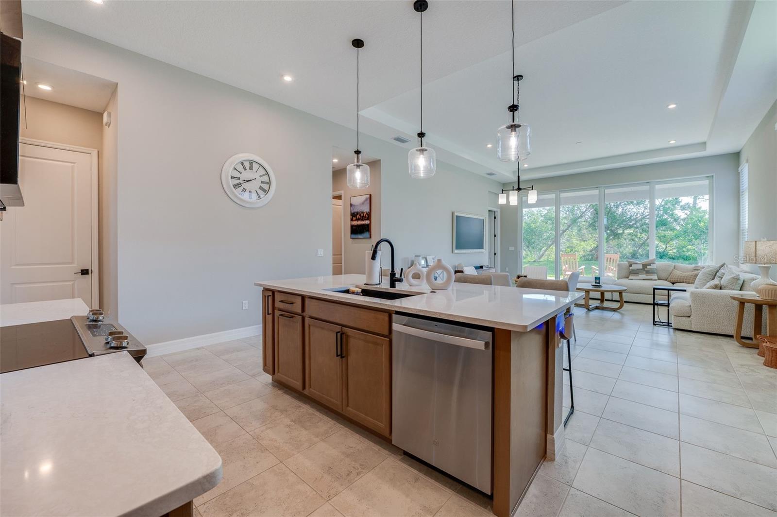 RESREVE/VICTORIA PH 2 - Residential Lease