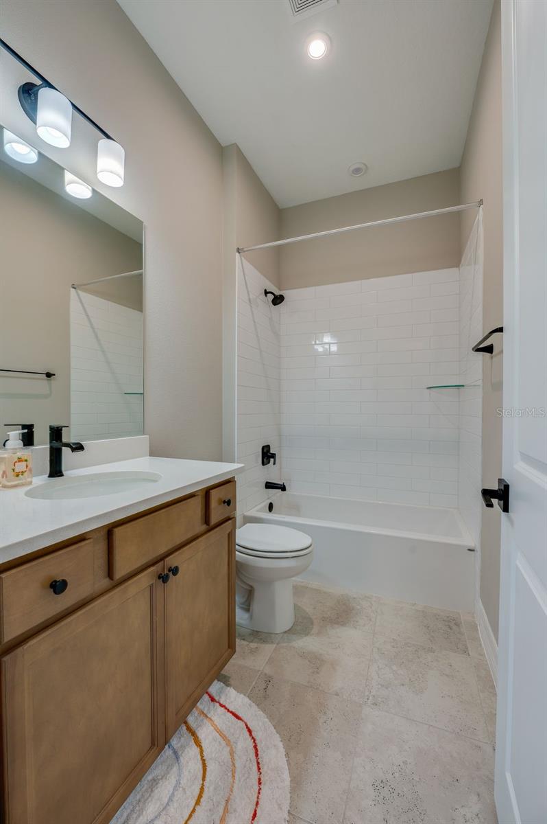 RESREVE/VICTORIA PH 2 - Residential Lease