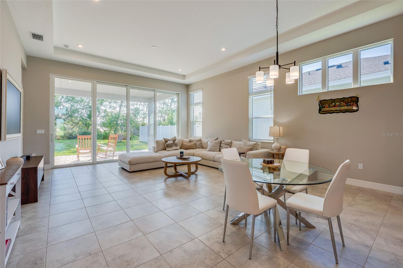 RESREVE/VICTORIA PH 2 - Residential Lease