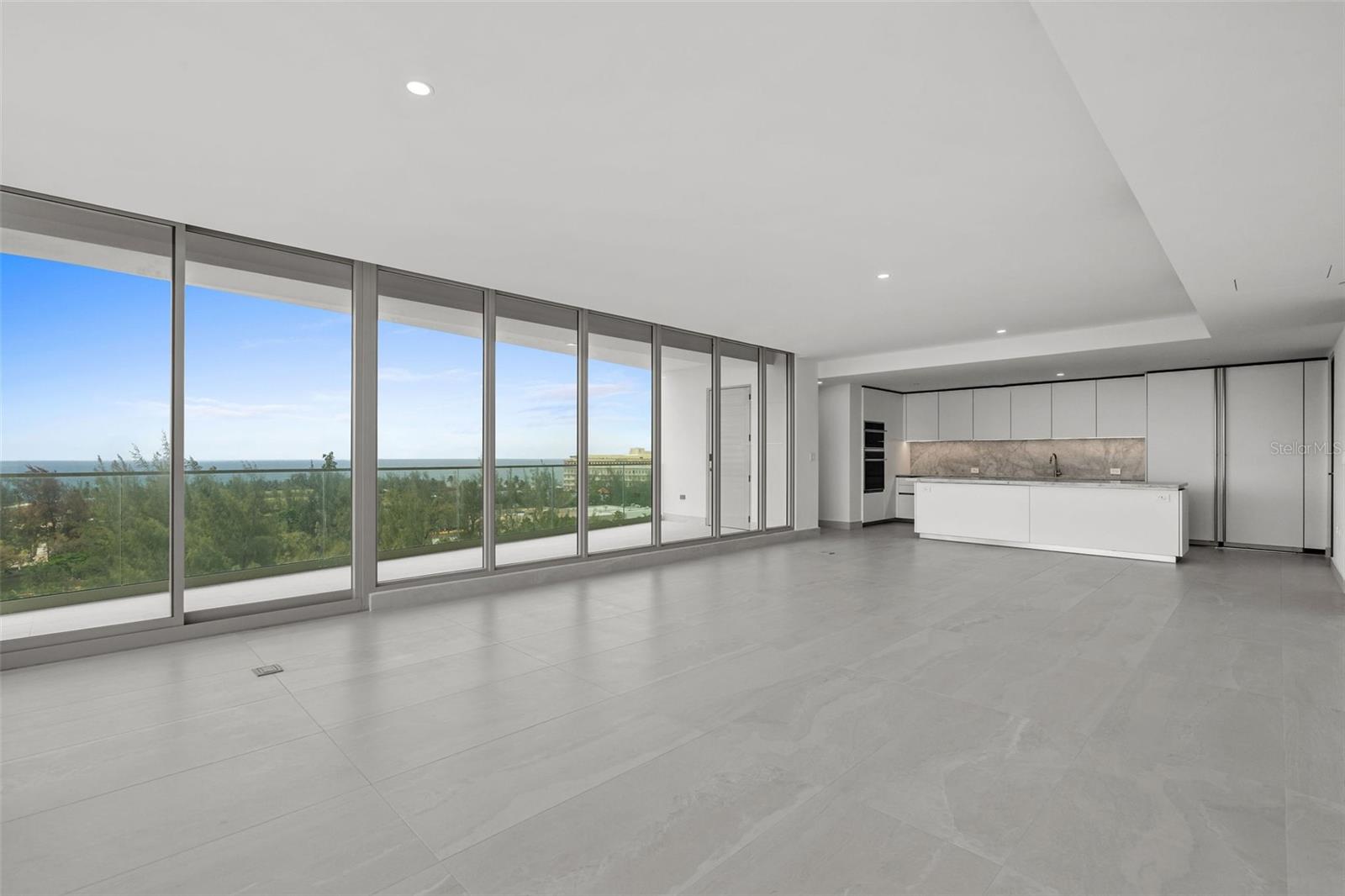 LE PARC CONDOMINIUM - Residential