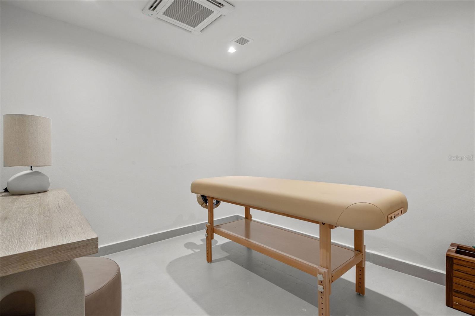 LE PARC CONDOMINIUM - Residential