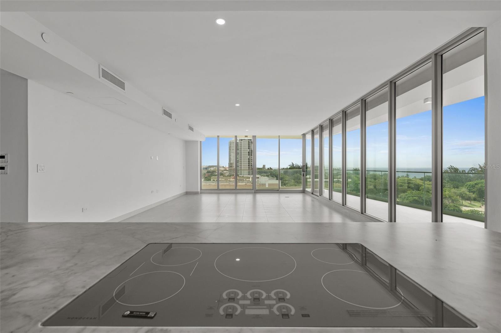 LE PARC CONDOMINIUM - Residential