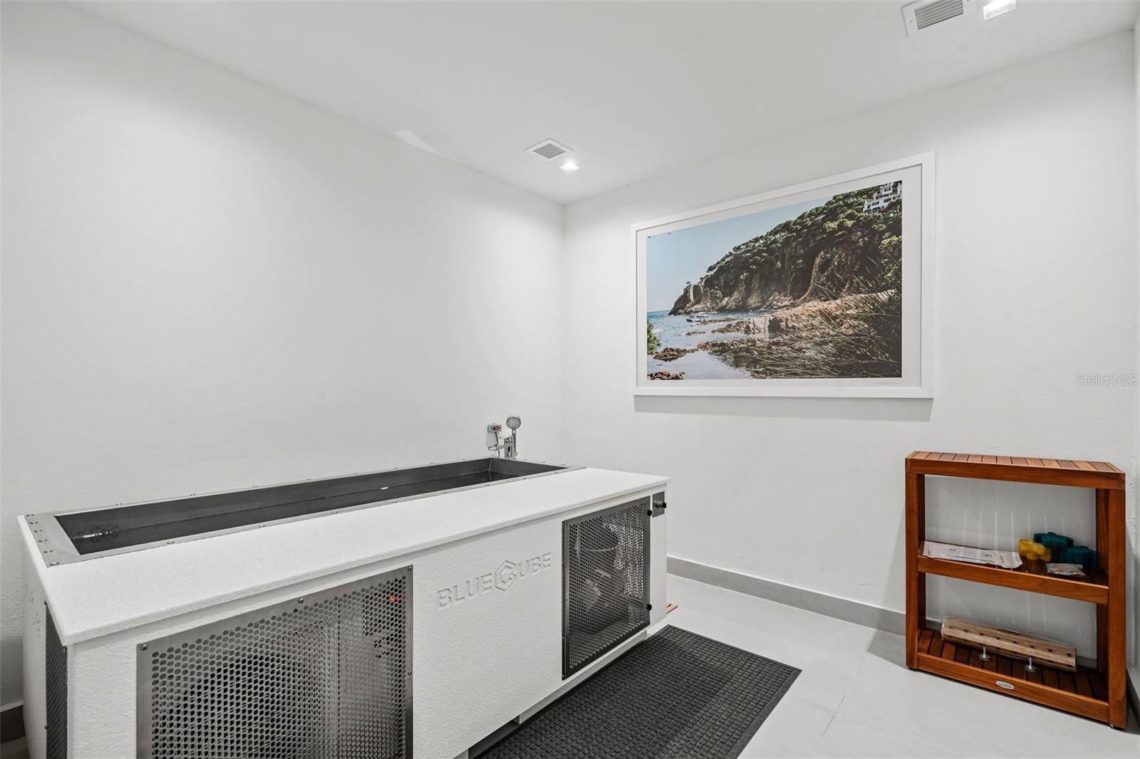 LE PARC CONDOMINIUM - Residential