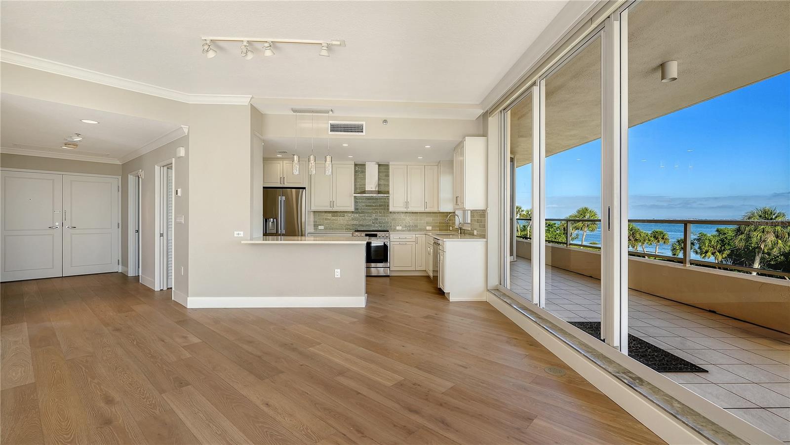 Casas a venda 3 - Jen Dantas 3080 GRAND BAY BOULEVARD 516