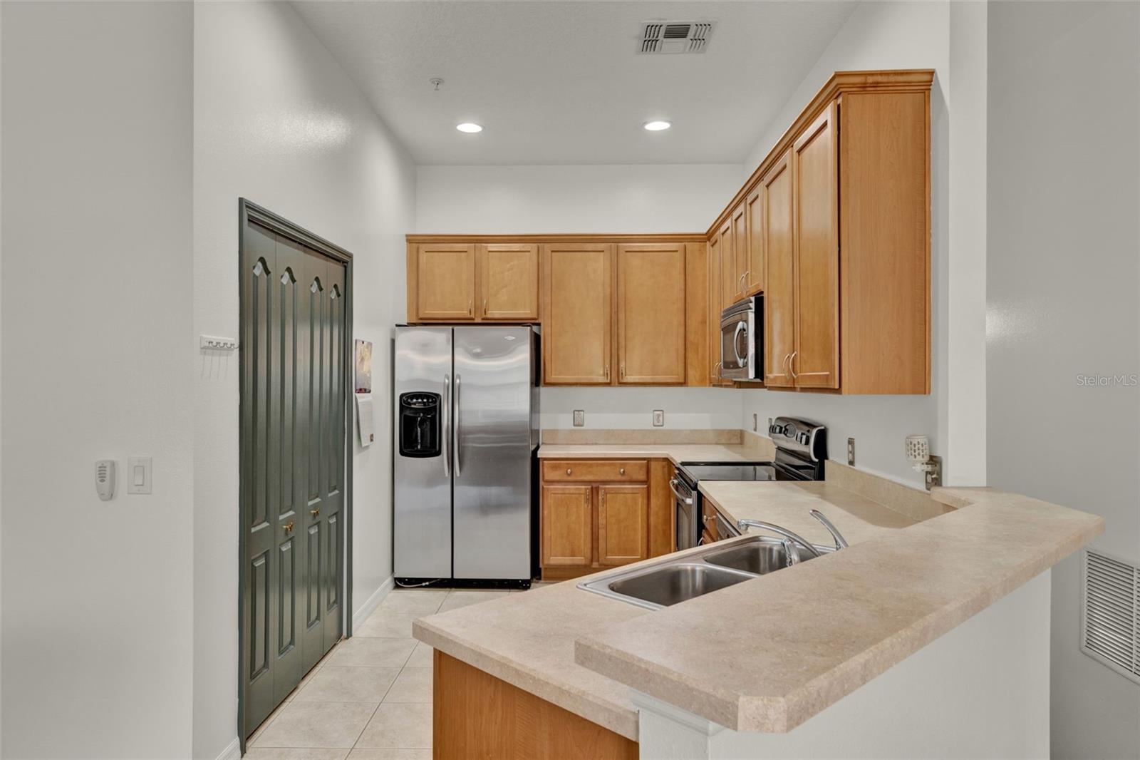 OVERLOOK/PARKSIDE CONDO - Residential